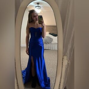 Size 4 , Royal blue , Prom dress (Helly Moon)